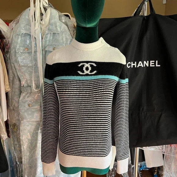 NWT AUTH CHANEL 22B CC Logo Pullover Sweater. - Picture 2 of 10